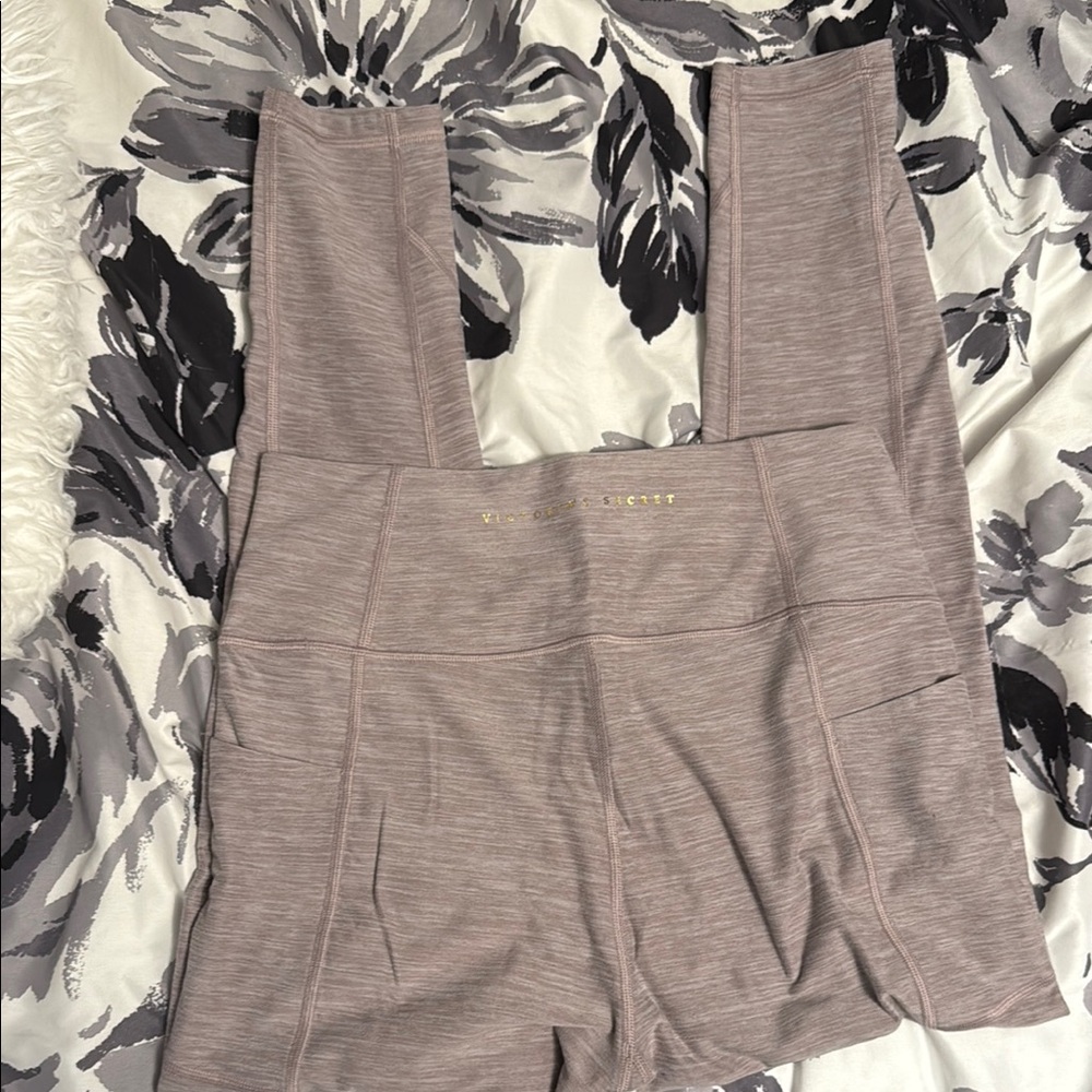 VS High-Waisted Leggings